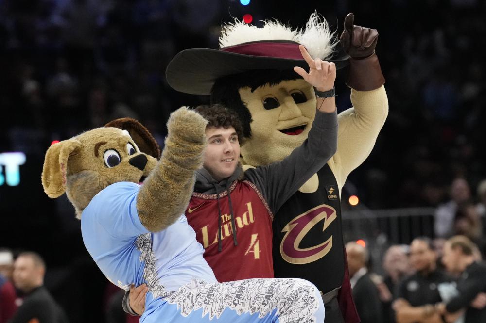 一名能够兼 一名能够兼