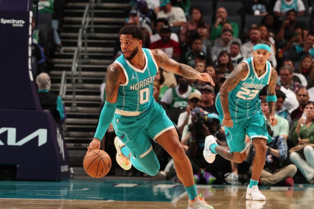 更尴尬的是 更尴尬的是